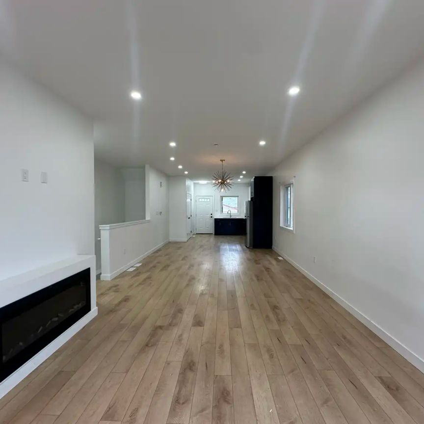 750 Moncton Avenue — 752 Moncton Ave - Photo 1