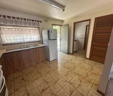 Neat and Tidy 2 Bedroom Unit - Photo 5