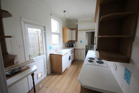 3 bedroom end of terrace house to rent - Photo 5