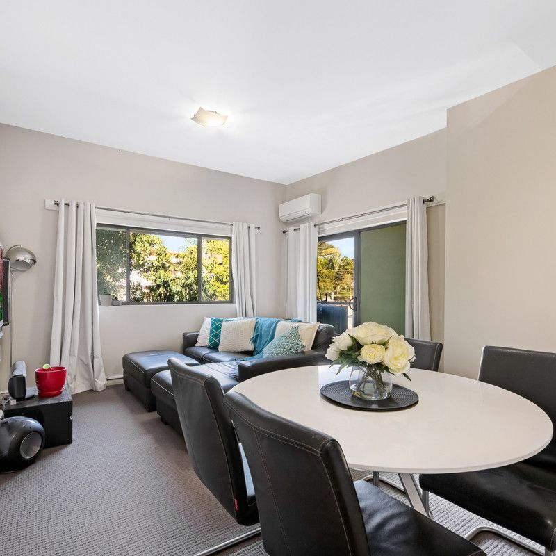 Stylish One-Bedroom Apartment with Study in Everton Park - Photo 1