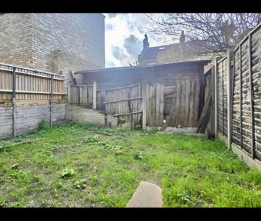 2 Bed Flat, Michigan Avenue, E12 - Photo 6