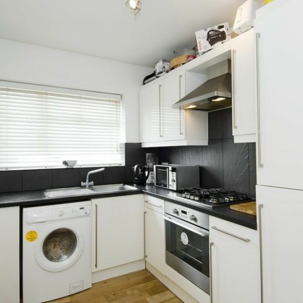 2 Bedroom Flat To Let - Photo 1