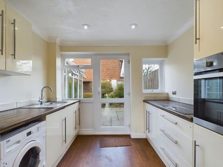 3 bedroom end of terrace house to rent - Photo 4