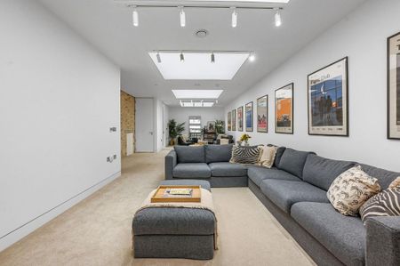 3 bedroom mews to rent - Photo 3