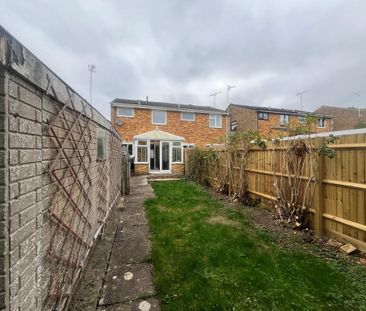 3 bedroom semi-detached house to rent - Photo 4