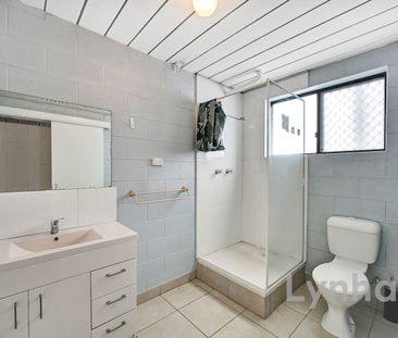 Upstairs and Downstairs Living - Photo 4