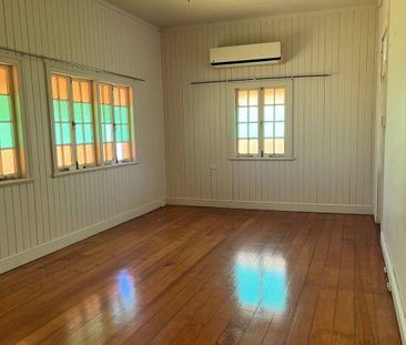 Stunning 3-Bedroom +Sunroom Home - Photo 5