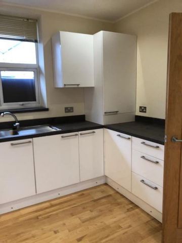 Terrace Road, Walton-On-Thames KT12, London - Photo 2