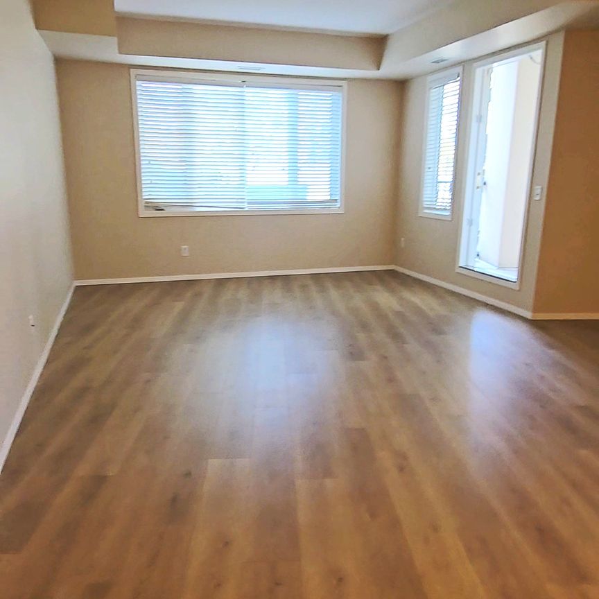 FREE 1 month rent 2-Bedroom + Den, 2-Bathroom Condo - Photo 1