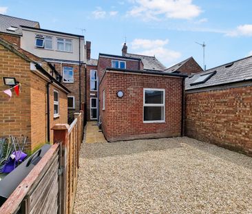 First Floor Front Room, 32 Bullingdon Road, Oxford OX4 1QH - Photo 2
