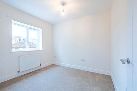 4 bed Semi Detached House for rent - Photo 4