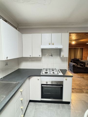 Fresh, Bright & Spacious � Perfect Family Living in Doonside! - Photo 5