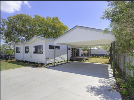 Stylish 4-Bedroom House in Vibrant Newtown - Photo 4