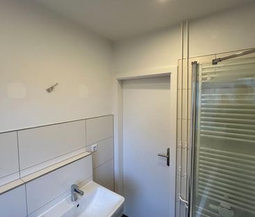 WO GEMÜHTLICHKEIT AUF MODERNE TRIFFT - EG-Wohnung mit EBK & Balkon - Photo 5