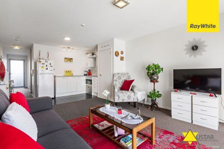 Excellent 1-Bedroom Apartment: Pool Access, Storage & Two Car Parks in Onehunga Central (unfurnished - Photo 4