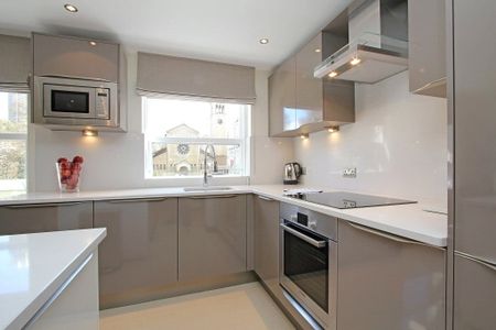 A smart, spacious two to three bedroom fully furnished with a large west-facing terrace situated on the 1st floor of this well run portered building with communal gardens in Knightsbridge village. EPC rating C | Council Tax Band H - Photo 5