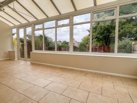 4 bedroom semi-detached house to rent - Photo 1