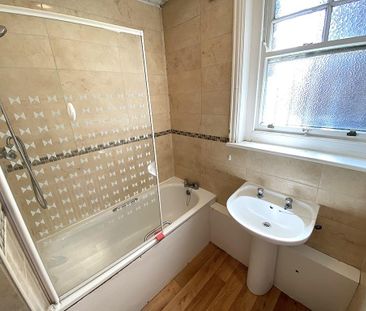 4 bedroom flat to rent - Photo 2