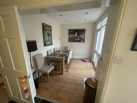 3 bedroom terraced house to rent - Photo 3