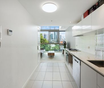 STYLISH ONE-BEDROOM APARTMENT WITH CAPTIVATING CITY VIEWS - Photo 5