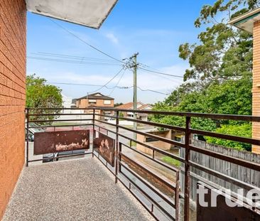 SPACIOUS APARTMENT IN IDEAL LOCATION - Photo 5