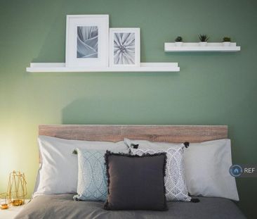 1 bedroom in a flat share to rent - Photo 4