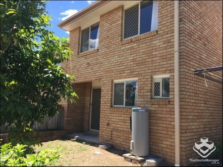 THREE BEDROOMS TOWNHOUSE WITH NEW AIR CONDITION - Photo 2