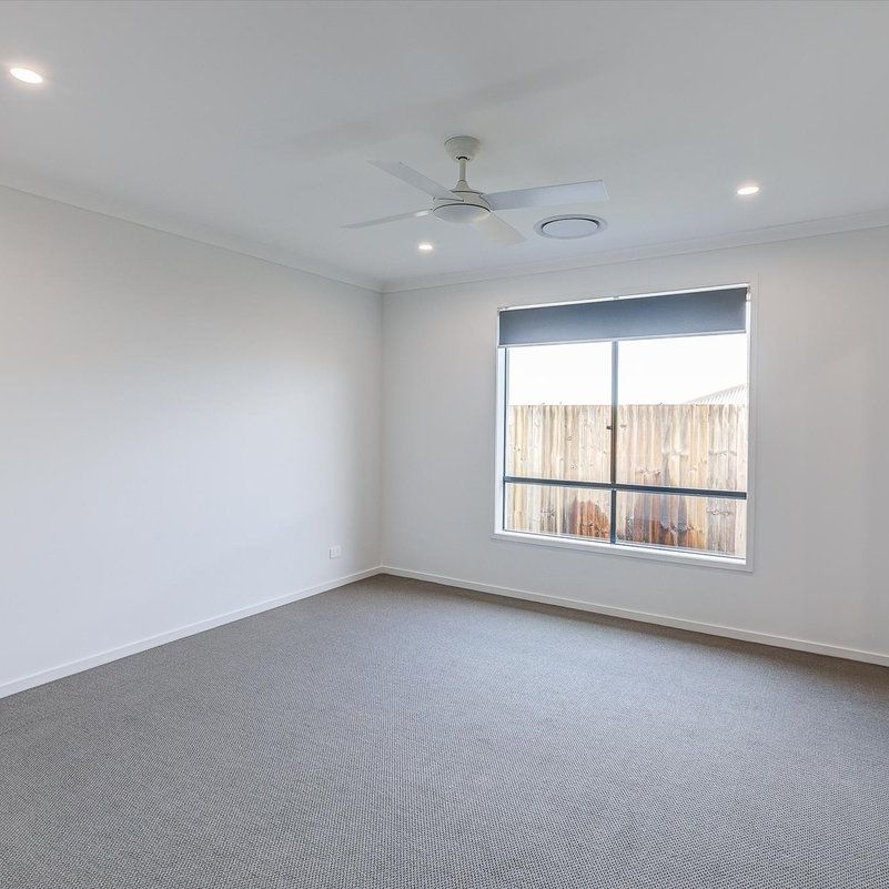 Large Modern Family Home with Spacious Backyard! - Photo 1