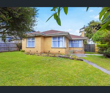 STYLISH FAMILY LIVING - PERFECTLY RENOVATED - Photo 6