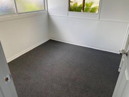 Colonial Cottage with character - Photo 2