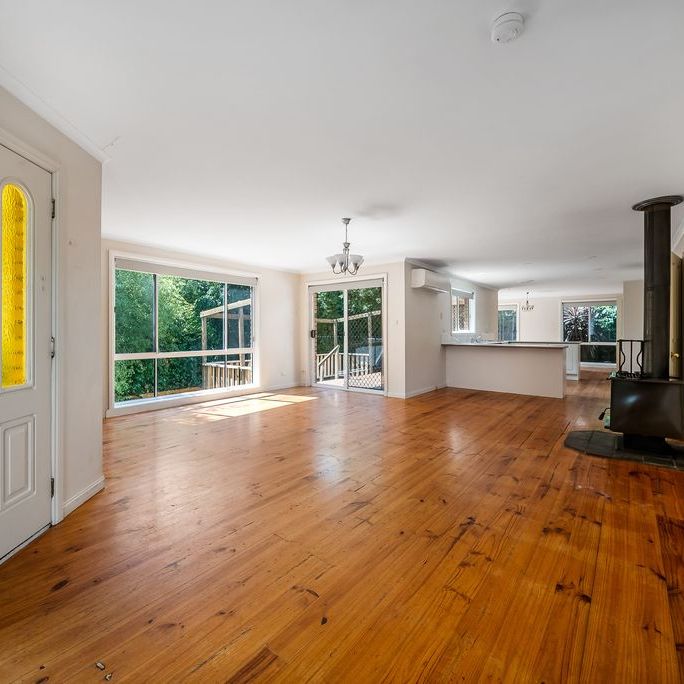 Sunny 3-Bedroom Home in Quiet Cul-de-Sac - Photo 1