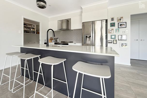 1 Bowie Avenue, - Photo 1