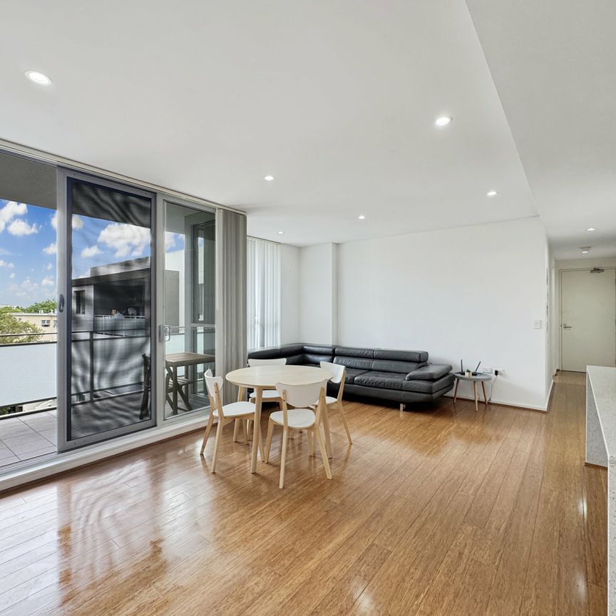 Spacious & Modern 2 Bedroom Apartment - Photo 1