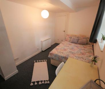 The Mount, Bournemouth, BH1 - Photo 6