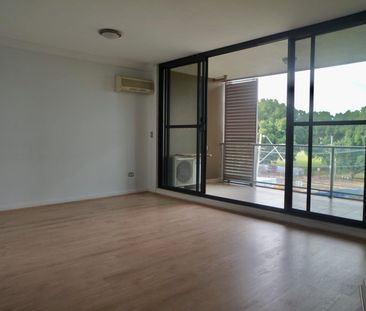 TOP LOCATION / LARGE 2 BEDROOMS APARTMENT! - Photo 2