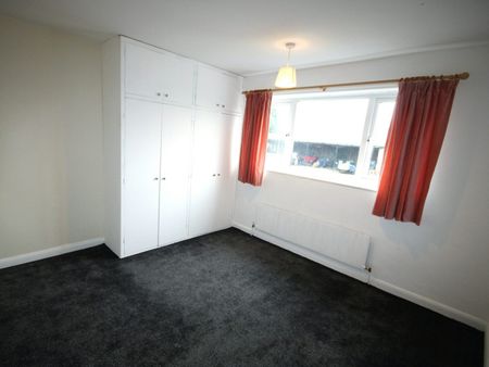 Semi-detached house to rent on - Photo 4