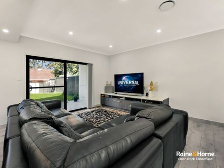 Modern Living in Minto - Photo 3