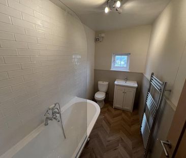 2 bedroom semi-detached house to rent - Photo 6