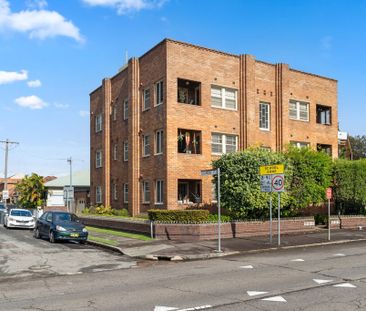 1/127 Tudor Street, Hamilton - Photo 3