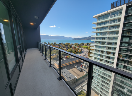 Large 2 bed 2 bath Downtown condo at Water street - Photo 3