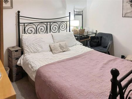 House share to rent - Photo 2