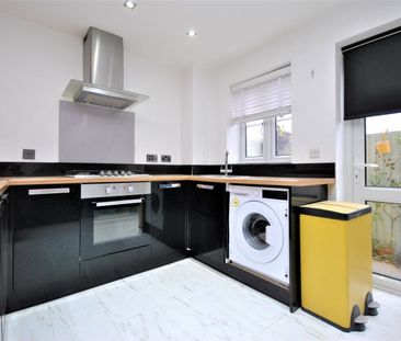 Amblecote Meadows, London, SE12 - Photo 6