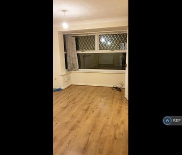 4 bedroom semi-detached house to rent - Photo 1