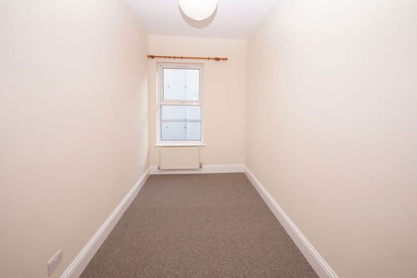 A 1 Bedroom Flat in Fairview GL52 2JU - Photo 1