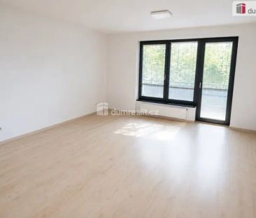 Světlý byt 1+kk s lodžií a gar. stáním, 40 m - Photo 5