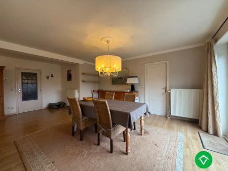 Ruim 2-slaapkamersappartement met garage in centrum Roeselare - Photo 2