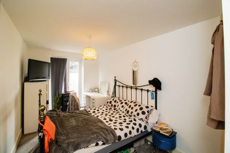 2 bedroom maisonette to rent East Street, Southend On Sea, SS2 - Photo 5