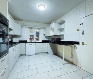 1 bedroom in a house share to rent - Photo 5