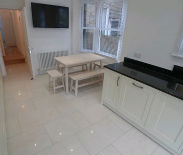 Room in a Shared House, Scawen Road, SE8 - Photo 1