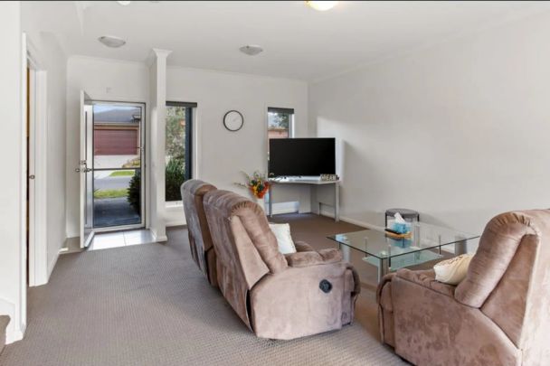Modern Comfort in a Prime Craigieburn Location - Photo 1